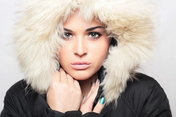 Fashion portrait of young beautiful woman with fur. white fur hood. winter style. — Stock Photo, Image