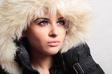 güzel bir kadın olarak hood.white fur.winter style.fashion kız