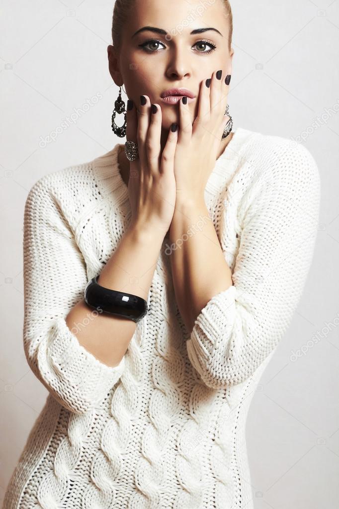Beautiful woman in white woolen and .liquid sand style fashion Stock Photo by ©EugenePartyzan 34654971 Beautiful woman in white woolen and .liquid sand style fashion Stock Photo by ©EugenePartyzan 34654971