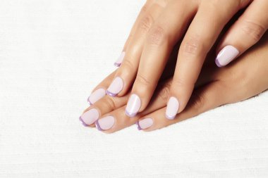 manicure.Female hands.beauty salon.shellac Lehçe