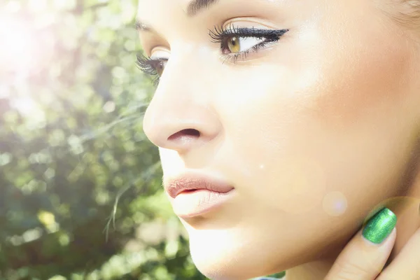 Beautiful woman.summer walk.make-up and manicure — Stock Photo, Image