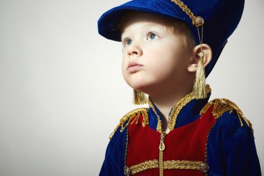 Karnaval costume.fashion children.handsome çocuk büyük mavi gözlü küçük bir çocuk. maskeli balo soldier.unusual üniforma