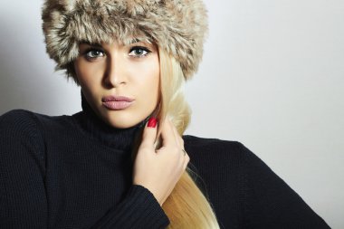 güzel moda sarışın kadın kürk şapka. Güzellik girl.winter