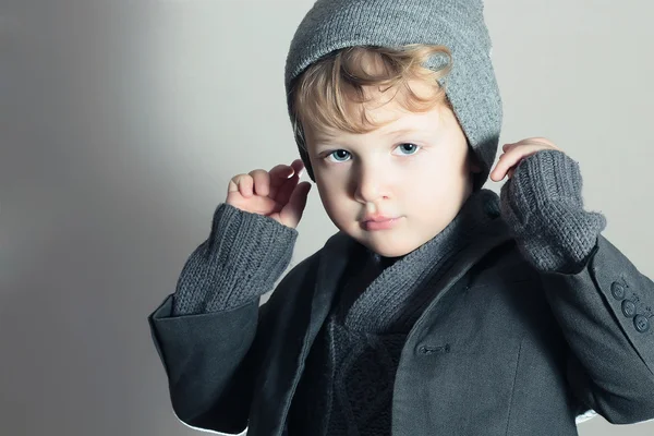 时尚戴帽的小男孩 — 图库照片