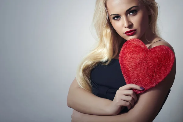 Beautiful Blond Woman with Red Heart. Beauty Girl. Show Love Symbol. Valentine's Day. Black Dress — Stock Photo, Image