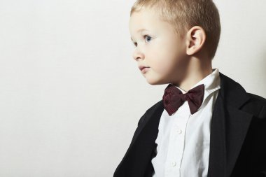 siyah suit.stylish kid.fashion children.4 yaşında çocuk moda küçük çocuk. papyon