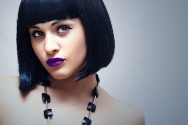 Retro güzel esmer girl.bob haircut.dark mavi lips.beauty woman.accessories
