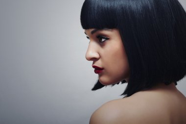 güzel esmer woman.healthy siyah hair.retro saç kesimi küçük hanım