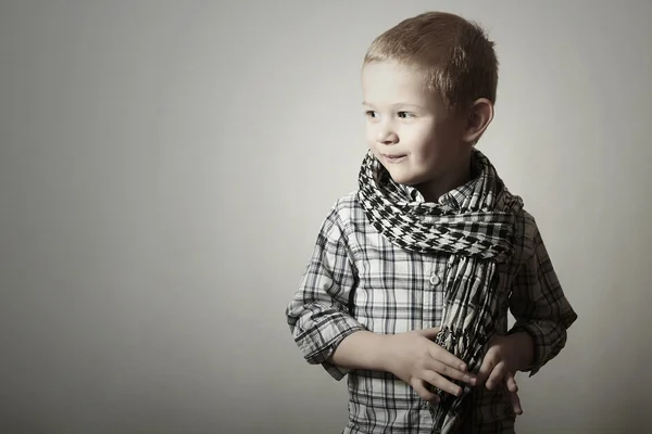 Niña. Muchacho divertido de moda en Scurf. Niños de moda. Niño de 4 años. Camisa a cuadros —  Fotos de Stock