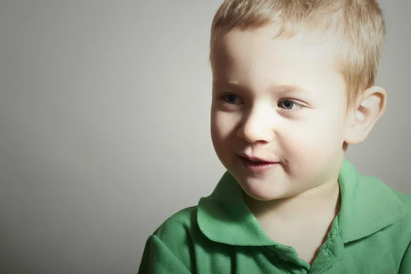 Bambina. Ragazzino Divertente. Primo piano Ritratto di bambino sorridente . — Foto Stock