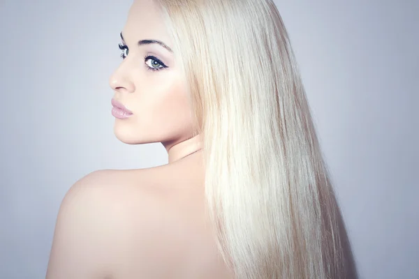 Beautiful Woman with Amazing Hair. Beauty Sexy Blond Girl — Stock Photo, Image