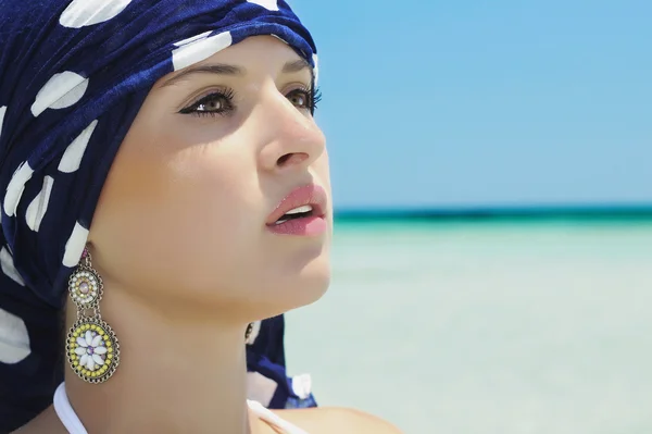 Beautiful Woman in Blue Scarf on the Beach. Arab Fashion. Blue Sea Landscape. Summer — Stock Photo, Image