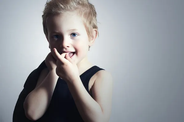 Weinig boy.stylish kapsel. mode children.handsome blond kid.smiling kind — Stockfoto