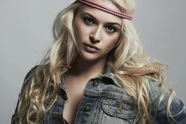Beautiful girl in jeans. denim jeans wear. beauty blond woman. hippie style — Stock Photo, Image