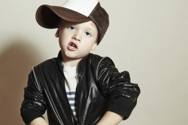 komik küçük boy.hip-hop tarzı. moda children.handsome ait diğer şapkalı çocuk. genç rapçi. cap komik çocuk. 4 yaşında