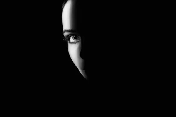 Schwarz Weißes Porträt Eines Schönen Mädchenauges Hübsche Junge Frau Gesicht — Stockfoto