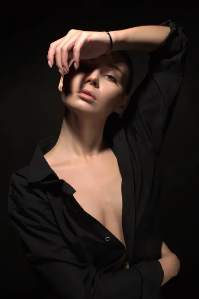 Portret Van Jonge Mooie Vrouw Sexy Meisje Zwarte Achtergrond — Stockfoto
