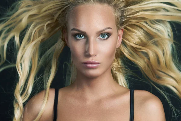 Luxe Mooie Jonge Vrouw Met Gezond Blond Haar Sexy Model — Stockfoto