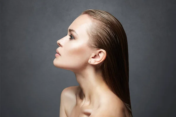 Belle Fille Aux Cheveux Mouillés Jeune Femme Beauté Portrait Visage — Photo