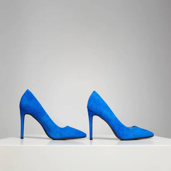 Blauwe Vrouwenschoenen Met Hoge Hakken Modeschoenen Stilleven — Stockfoto