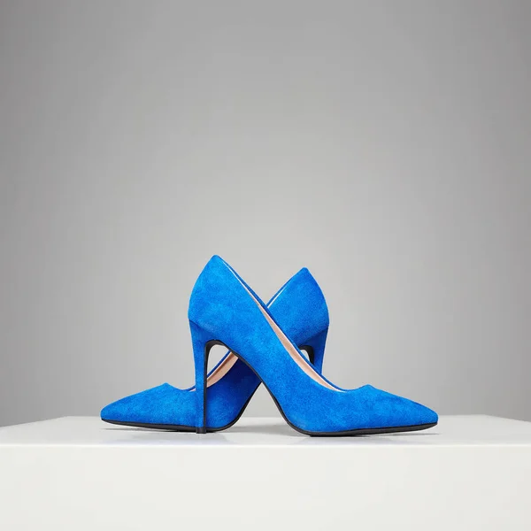Blauwe Vrouwenschoenen Met Hoge Hakken Modeschoenen Stilleven — Stockfoto
