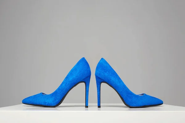 Blauwe Vrouwenschoenen Met Hoge Hakken Modeschoenen Stilleven — Stockfoto