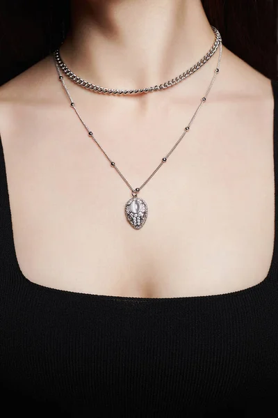 Beautiful Young Woman Elegant Necklace Stylish Jewelry Girl — 스톡 사진