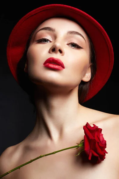 Beautiful Young Woman Hat Flower Lovely Girl Make Red Rose — Stock Photo, Image