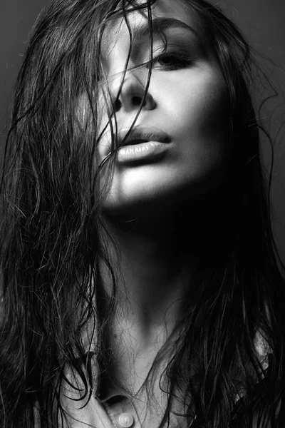 Sensual Beautiful Young Woman Beauty Make Girl Wet Hair — Stock Photo, Image