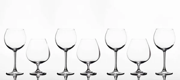 Bicchieri Vino Vuoti Sfondo Bianco Bella Natura Morta Cognac Bicchieri — Foto Stock