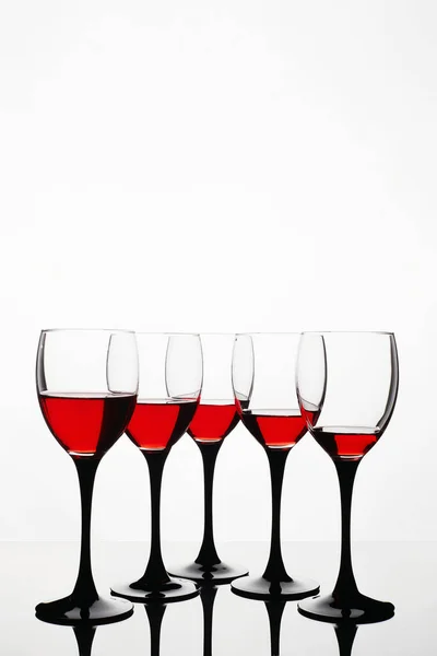 酒杯里的红酒 美丽的静谧生活 Wineglasses — 图库照片