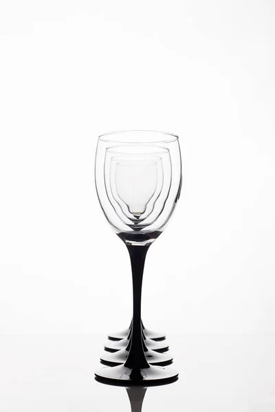 白色背景的空酒杯 美丽的静谧生活 温格拉斯 艺术海报 — 图库照片