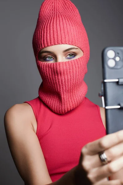 Girl Balaclava Taking Pictures Herself Fashionable Beautiful Young Woman Smartphone — Stock Photo, Image