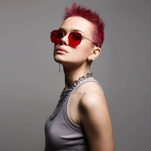 Young Beautiful Woman Painted Short Hair Chain Necklace Red Glasses — Stock Photo, Image