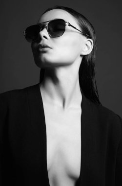 fashion portrait of Beautiful sexy woman in sunglasses. beauty girl black and white portrait