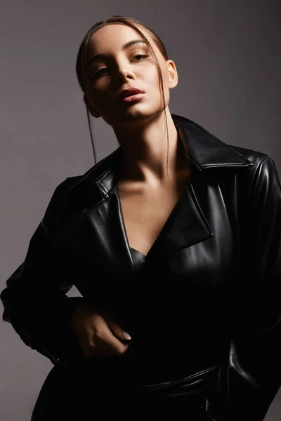 Fashion Portrait Beautiful Woman Leather Beauty Passion Brunette Girl — Stockfoto