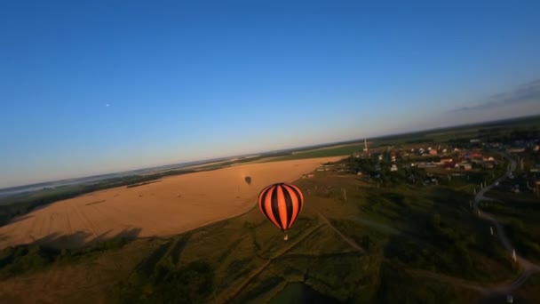 Black Orange Hot Air Balloon Floating Field Beautiful Summer Sunrise — 图库视频影像