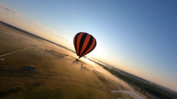 Hot Air Ballon Floating Sloping Field Beautiful Sunrise Fpv High — Wideo stockowe