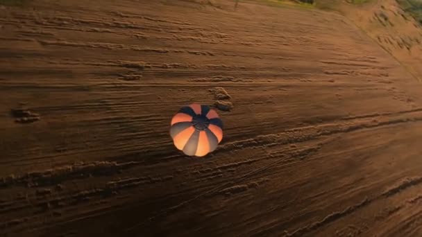 Black Orange Hot Air Balloon Floating Field Beautiful Summer Sunrise — Stock video