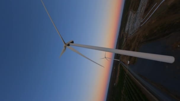 Dynamic Fpv Shot Eco Friendly White Operative Wind Turbine Generating — Vídeo de stock