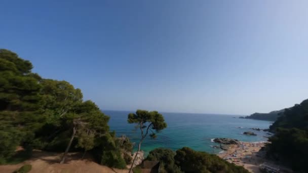 Dynamic Fpv Drone Shot Trees Beach Full Colourful Umbrellas Mediterranean — Video