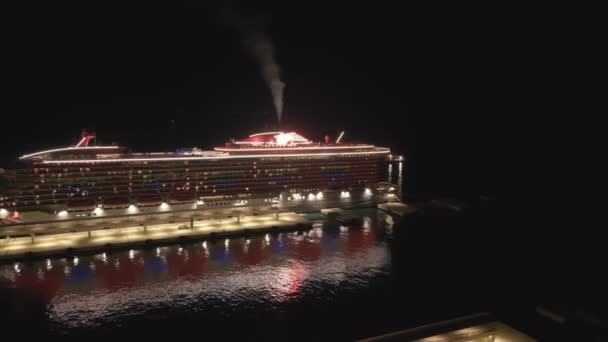 Virgin Cruise Liner Havnen Ibiza Nattfly Juli 2022 Footage Nattlys – stockvideo
