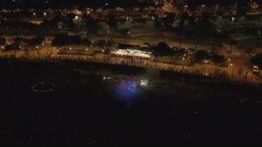 Barcelona Sahili 'nde Sant Joan Gecesi' nin gece çekimi, Spain23 Haziran 2022 havai fişekler, deniz, ışıklar yüksek kaliteli 4K görüntü.