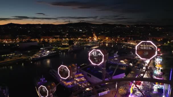 Luchtfoto Van Kleurrijke Nachtelijke Recreatiepark Barcelonetta Night Attractie Pretpark Barcelona — Stockvideo