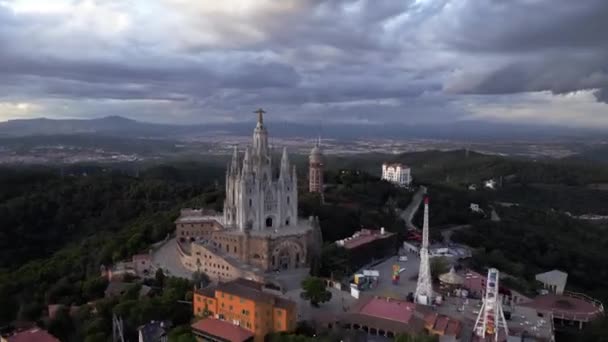Vista Aérea Del Horizonte Barcelona Con Sagrat Cor Templo Amanecer — Vídeo de stock