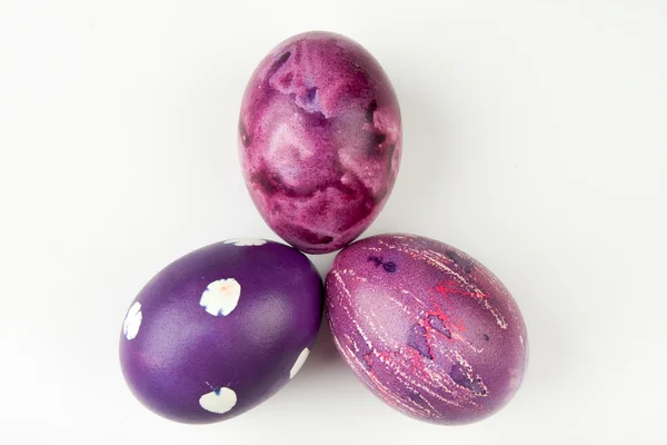 Três ovos em violeta — Fotografia de Stock