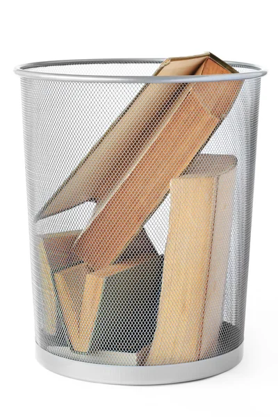 Boeken in vuilnisbak — Stockfoto