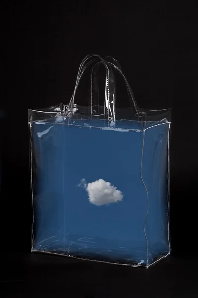 Transparente Tasche mit einer Wolke — Stockfoto