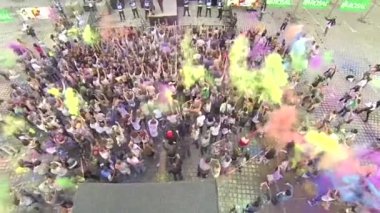 Holi renkler - havadan video
