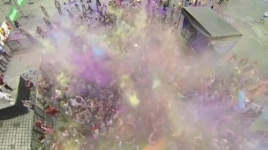 Holi renkler - havadan video